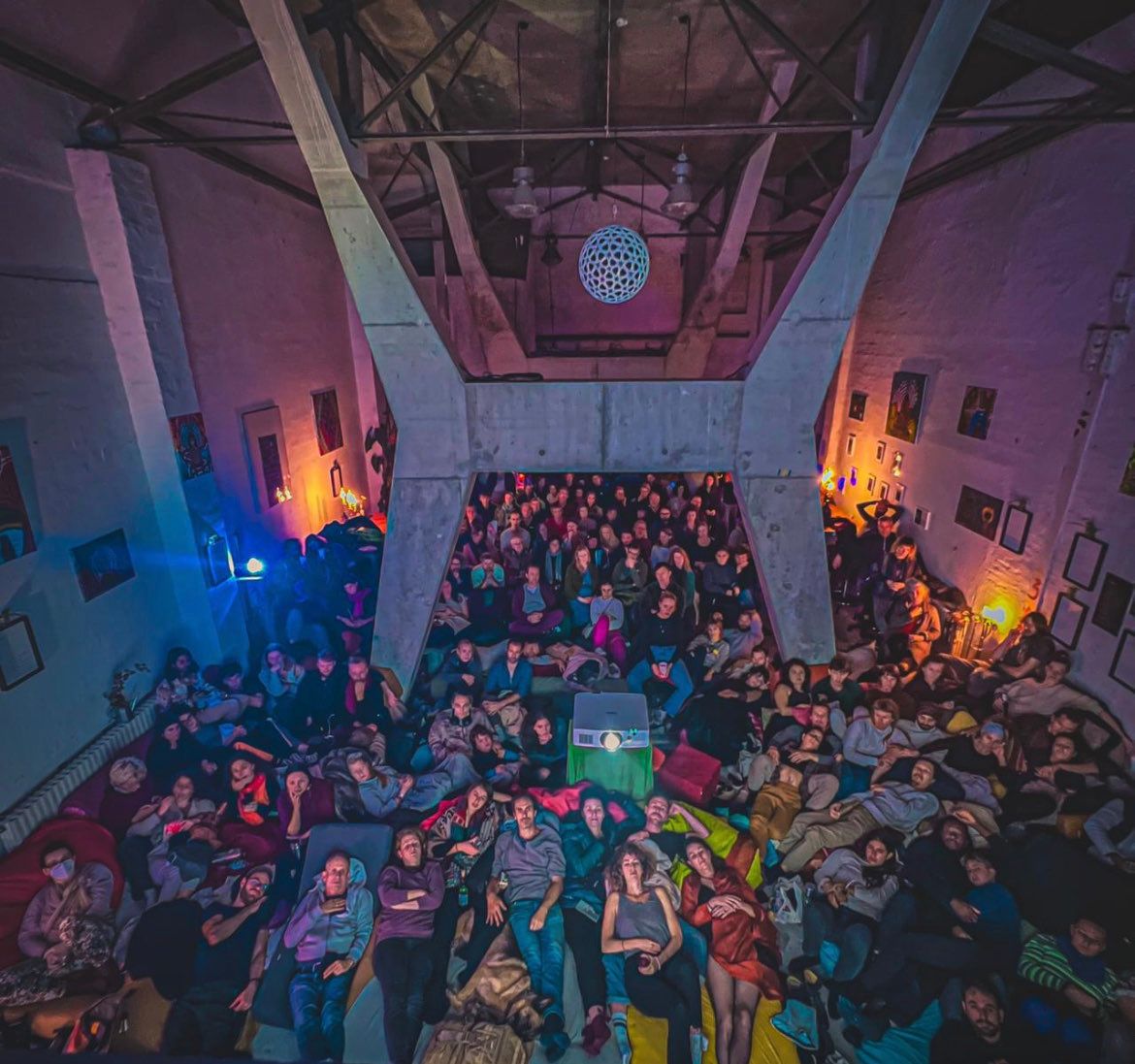 Geldgipfel-Hub Berlin, Moos Space